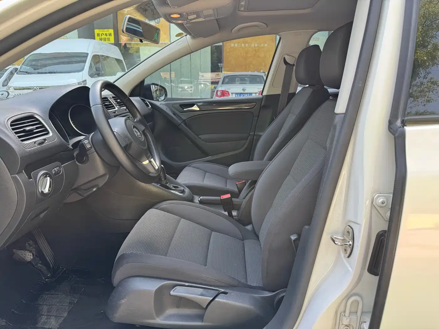 Volkswagen Golf 2012 1.6 Automatic Comfort Type фото 7