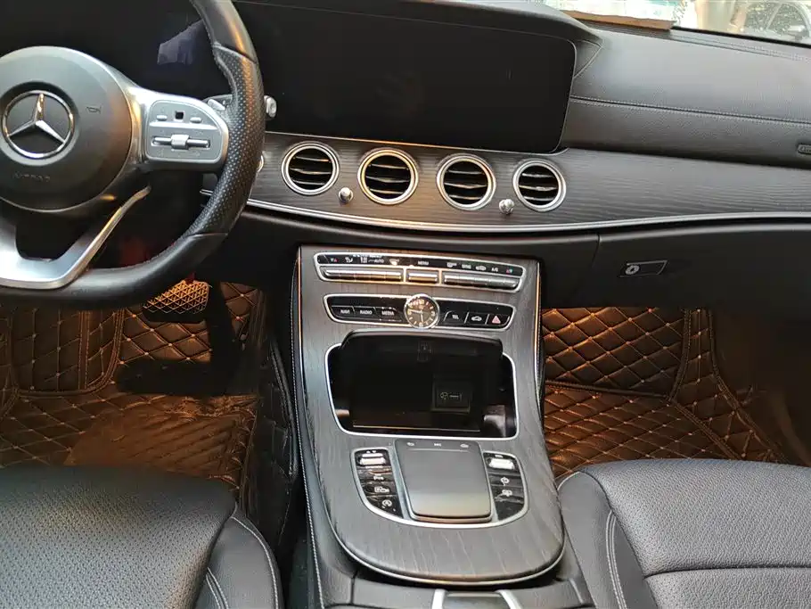 Mercedes-Benz E-Class 2020 E 300 L Sport Luxury Model фото 13