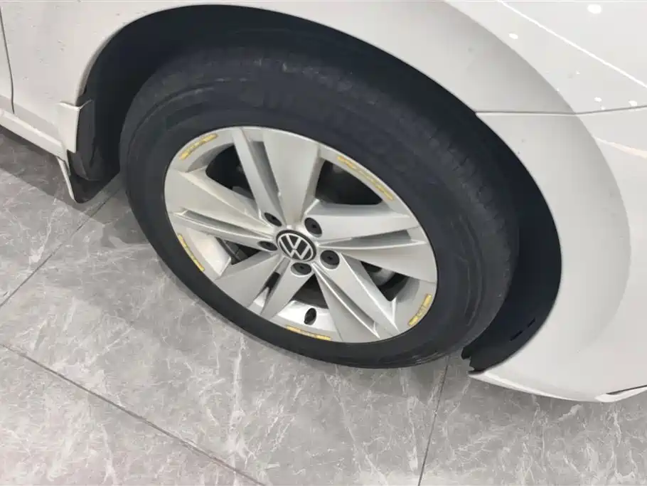 Volkswagen Golf 2021 200TSI DSG фото 6