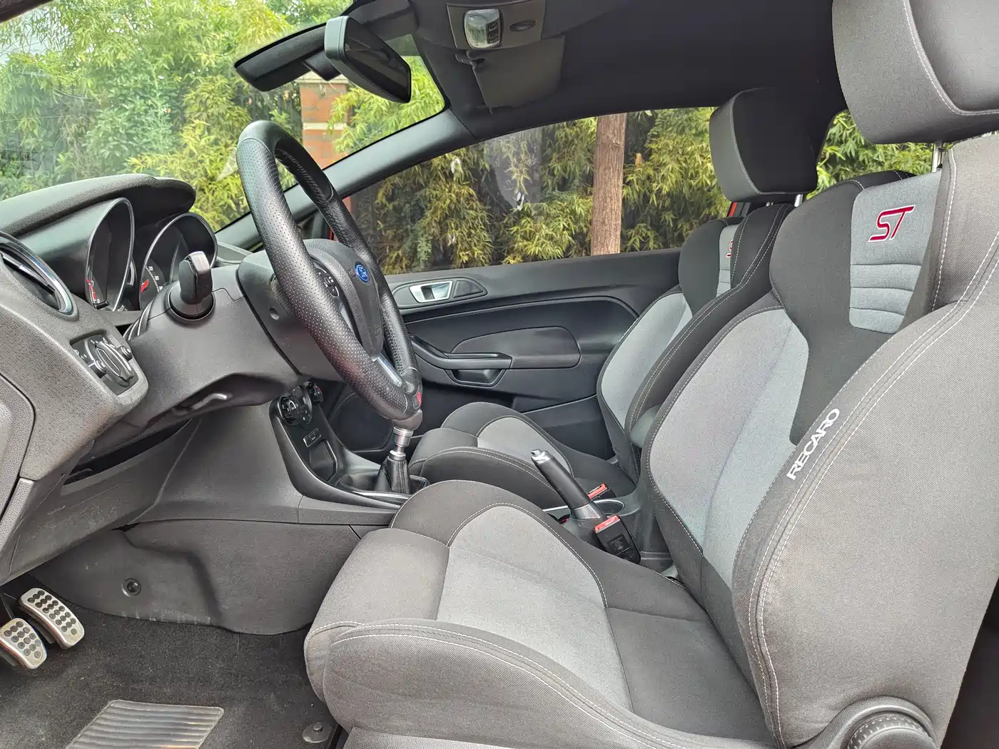 Ford Fiesta (Import) 2013 1.6T ST фото 22