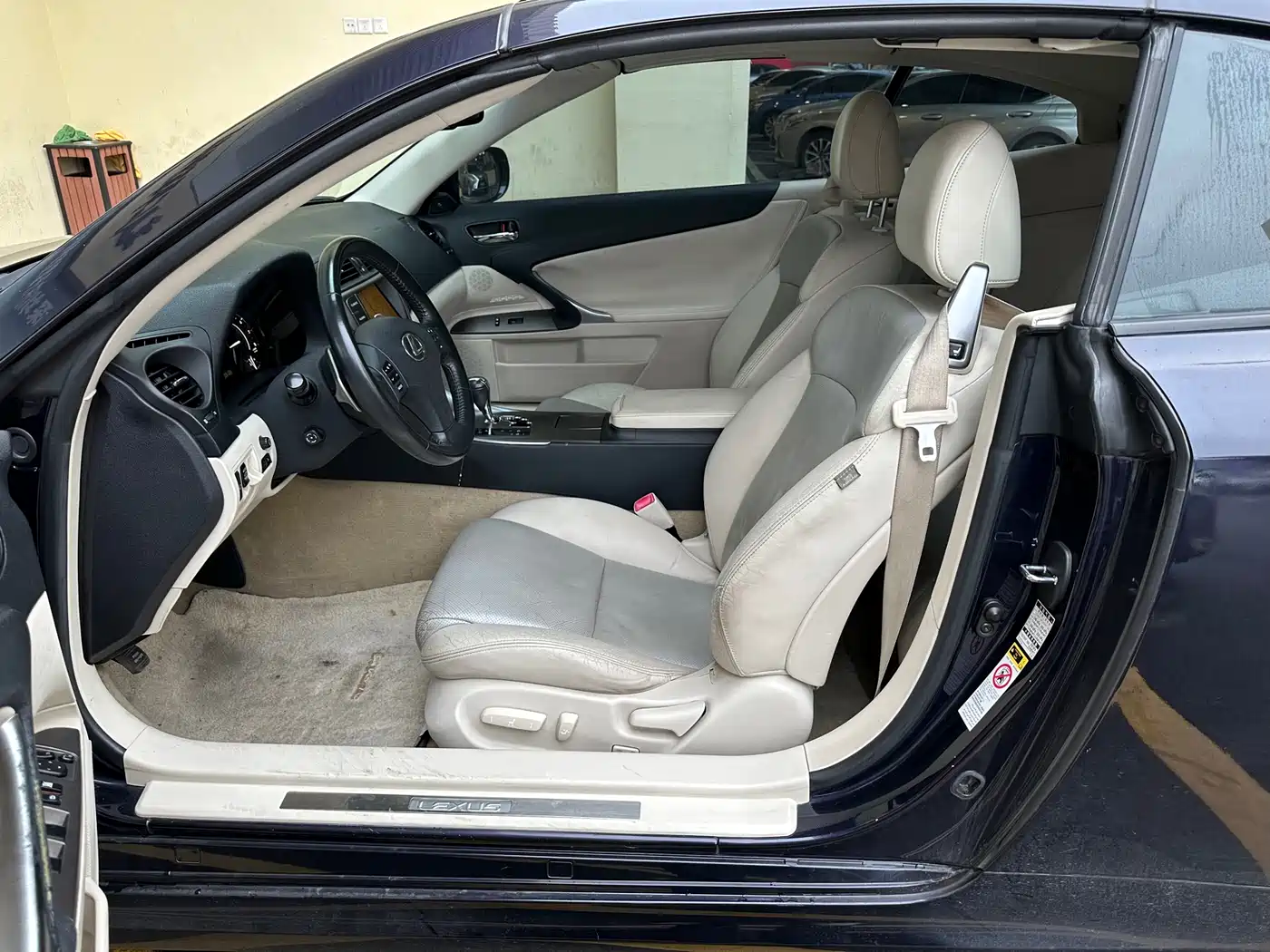 Lexus IS 2009 300C фото 17
