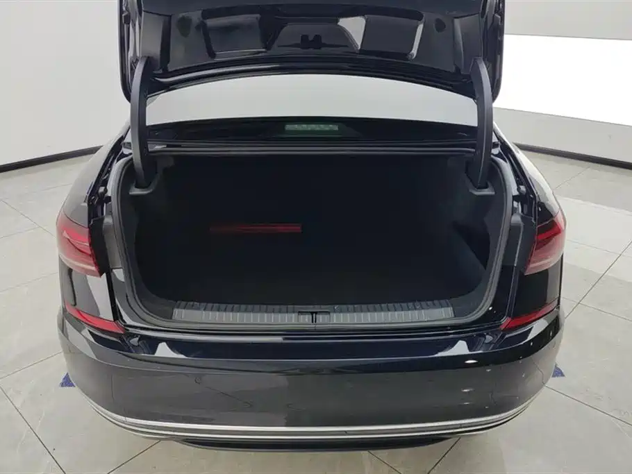 Volkswagen Passat 2023 Facelift 330TSI Luxury Edition фото 4