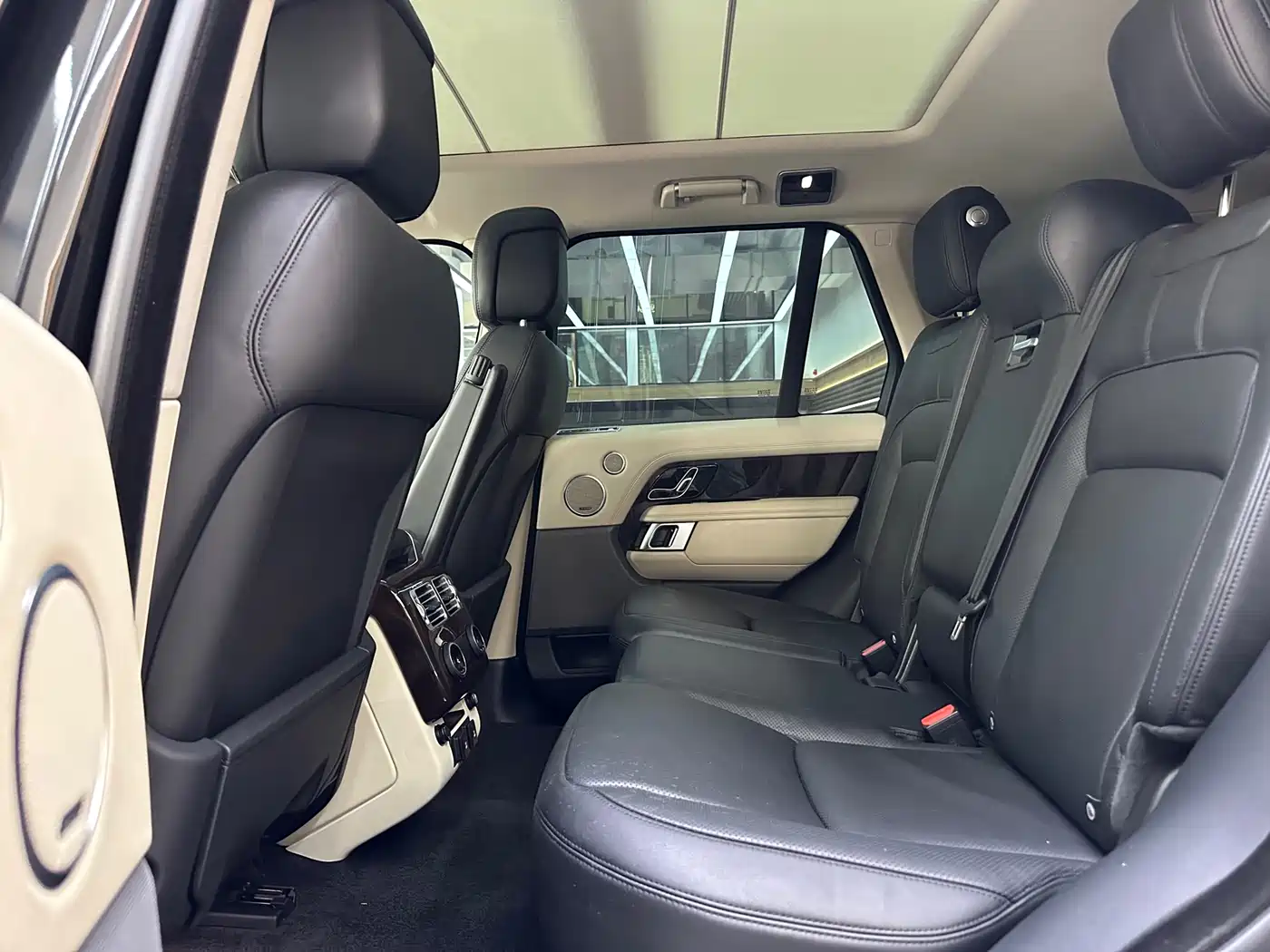 Land Rover Range Rover 2020 3.0 L6 Heritage Edition фото 13