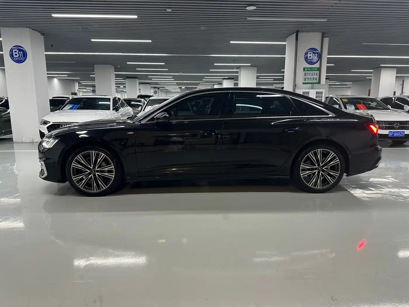 Фото 13 - Audi A6L