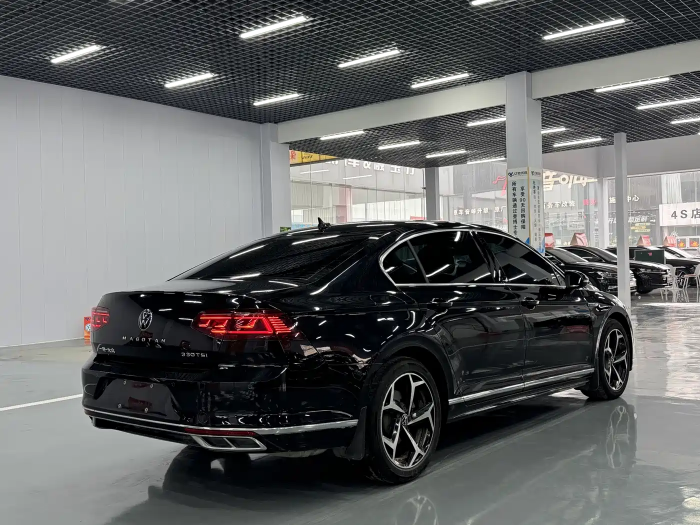 Volkswagen Magotan 2024 2 Million Units Public Sharing Edition 330TSI DSG Luxury фото 6