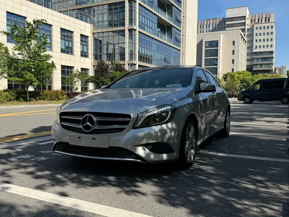 Mercedes-Benz A-Class (Import) 2015 A 180
