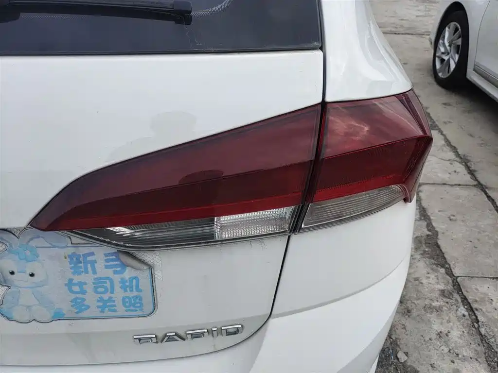 Škoda Skoda Rapid Spaceback 2020 1.5L Auto Comfort фото 24