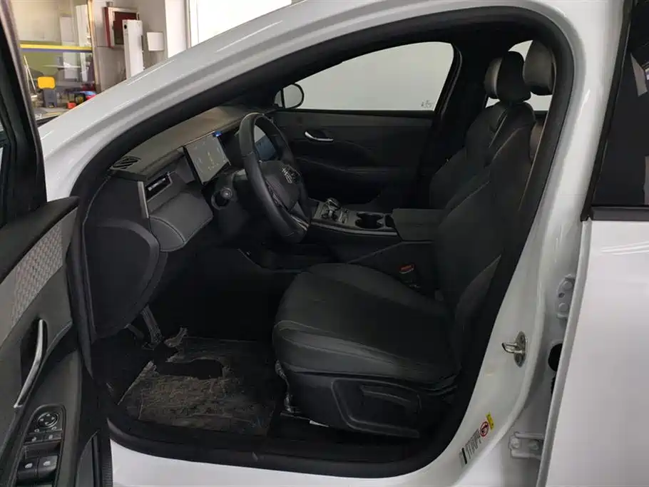 BYD Qin PLUS 2025 DM-i Smart Drive 55KM Leader фото 9