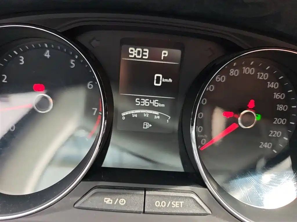 Volkswagen Lavida 2017 1.6L Automatic Comfort Edition фото 19