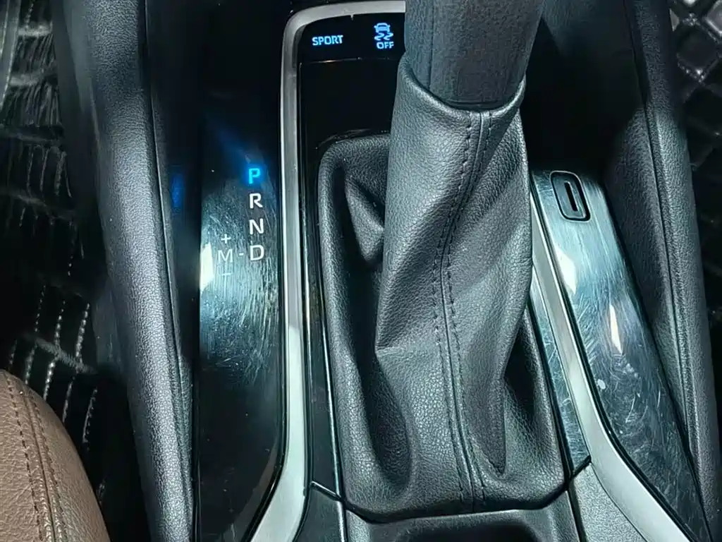 Toyota Levin 2022 185T CVT Luxury Edition фото 9
