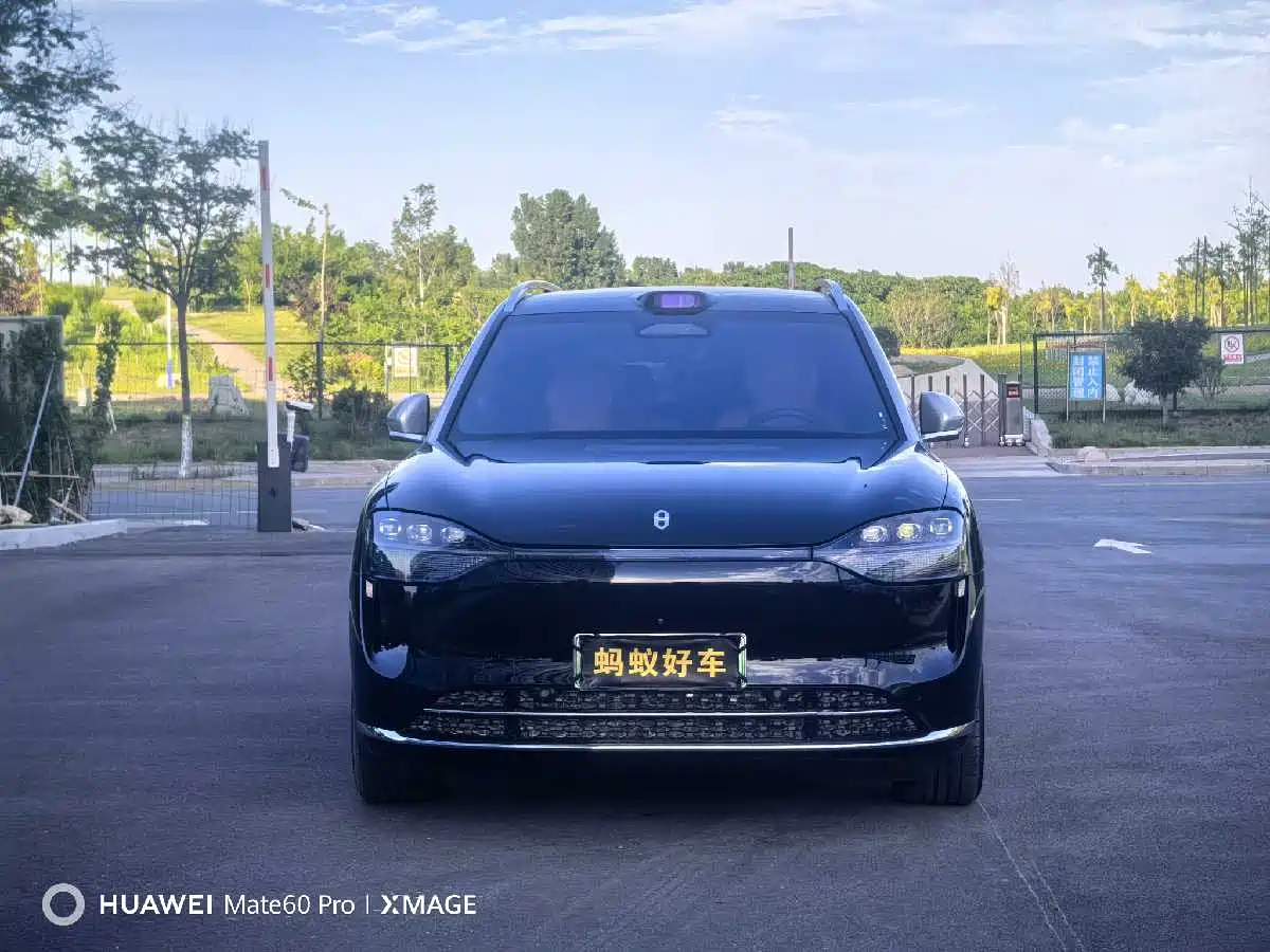 AITO Wenjie AITO M9 2024 Range Extender Max Edition 42kWh 6-seater фото 2