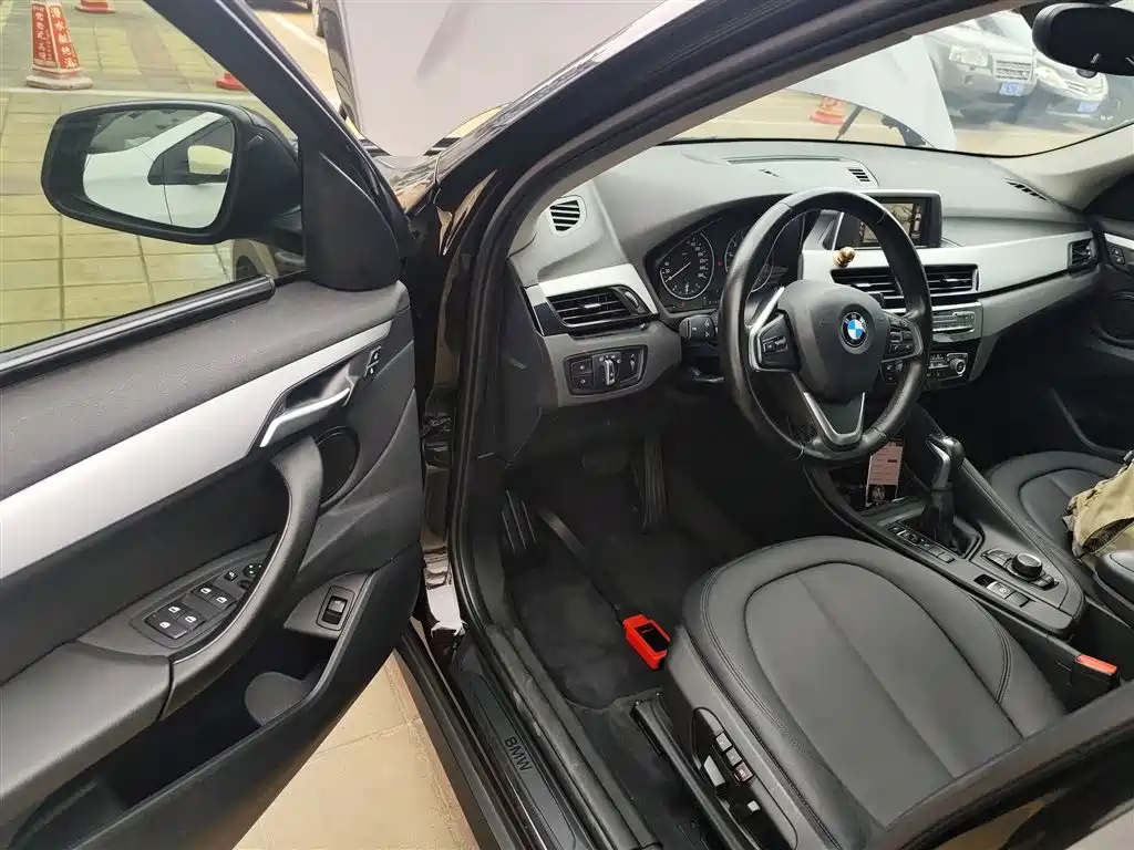 BMW X1 2016 sDrive18Li Premium Model фото 12
