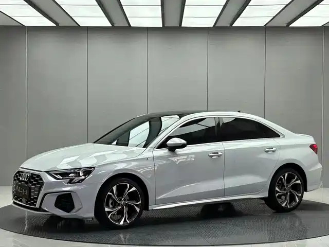 Audi A3 A3L Limousine 35 TFSI, Люкс Спорт