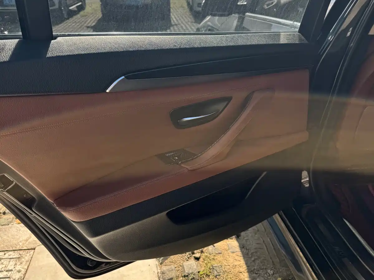 BMW 5 Series 2014 525Li Leading фото 11