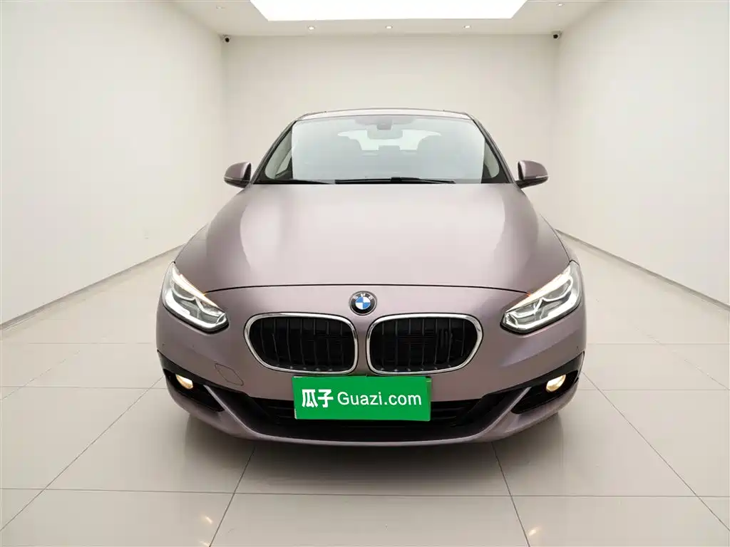 BMW 1 Series 2018 118i Sport Edition фото 3