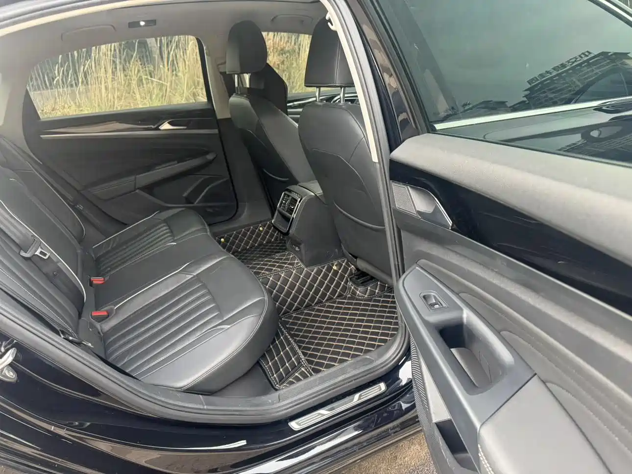 Volkswagen Passat 2022 330TSI Starlight Elite Edition фото 6