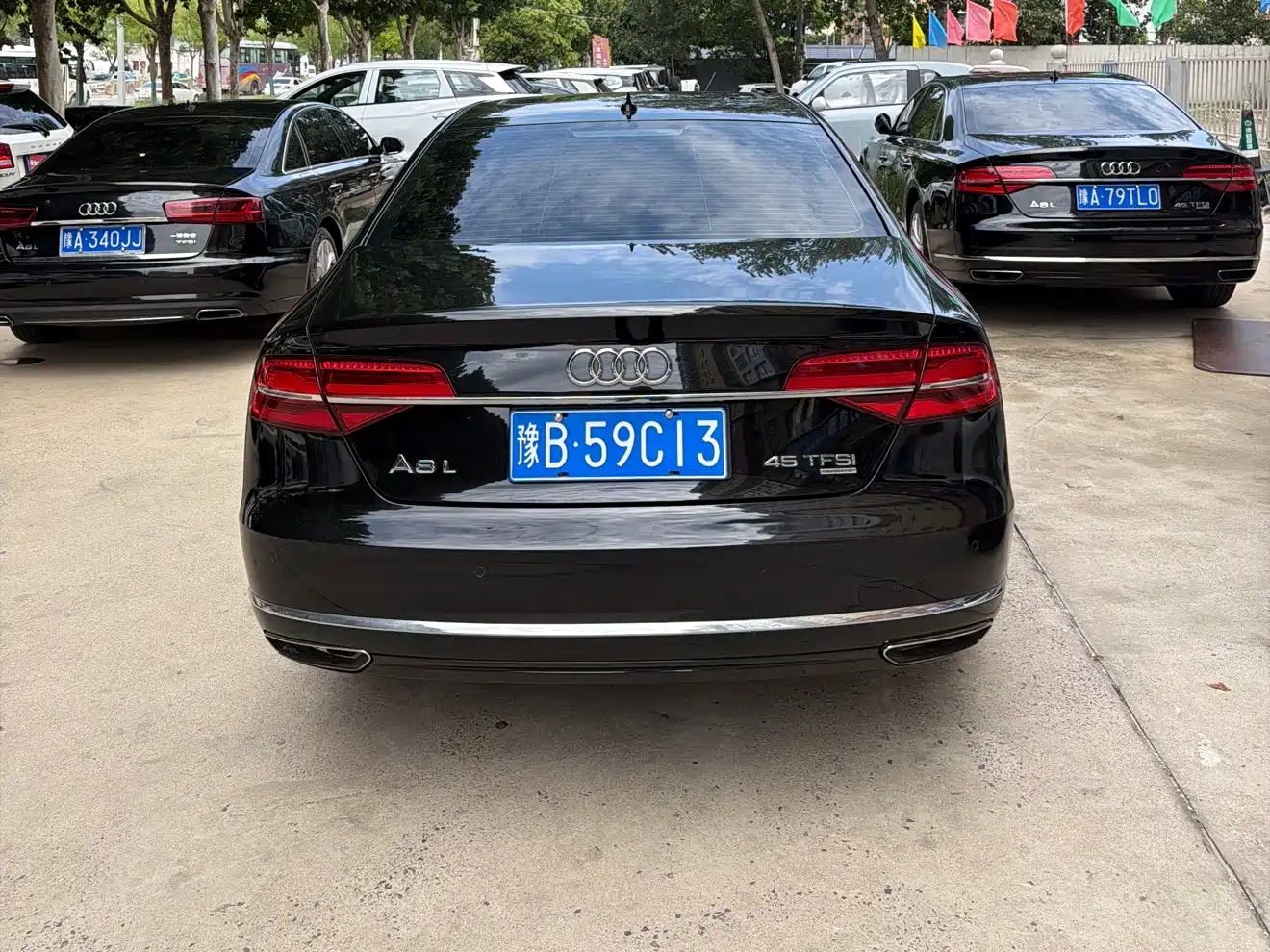 Фото 4 - Audi A8