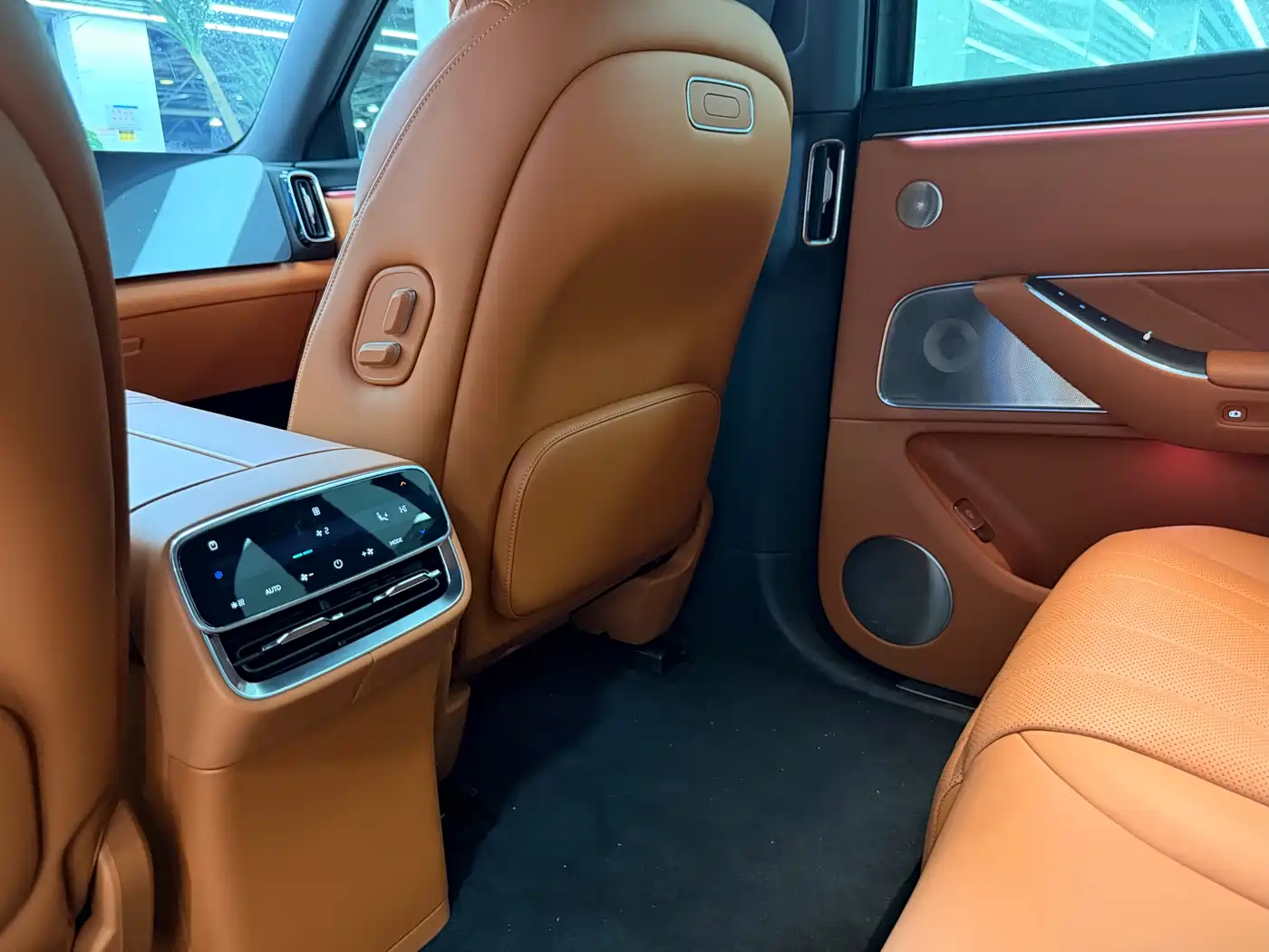 AITO Wenjie AITO M8 2025 Range Extender Max+ Edition 53.4kWh 5-seater фото 8