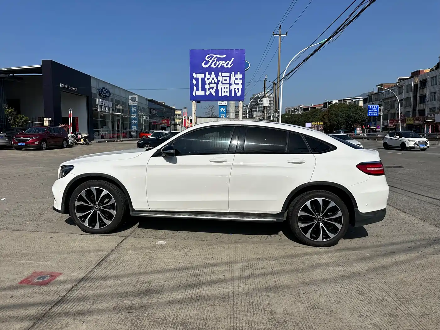 Mercedes-Benz GLC Coupe 2018 GLC 260 4MATIC Coupe SUV фото 4