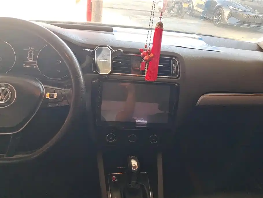 Volkswagen Sagitar 2017 180TSI Auto Exclusive Edition фото 13