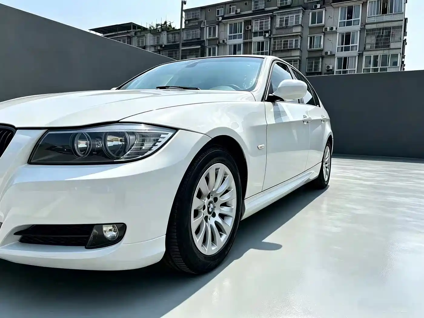 BMW 3 Series 2010 2011 318i Leading