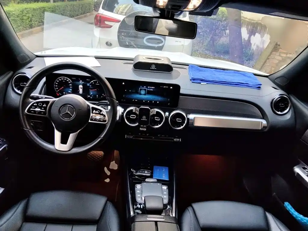Photo 10 - Mercedes-Benz GLB