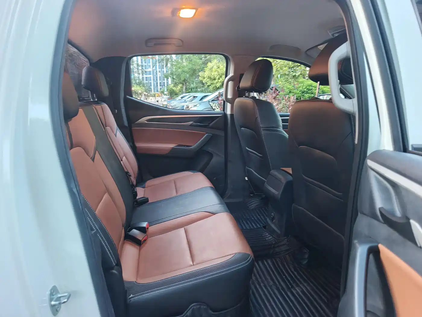 SAIC Maxus Maxus T70 2020 2.0T Diesel Manual 2WD Comfort Long Cab High Ground Clearance фото 12