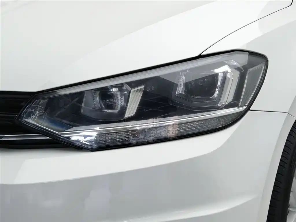 Volkswagen Touran 2018 Touran L 280TSI DSG Comfort 7-seater China V фото 7