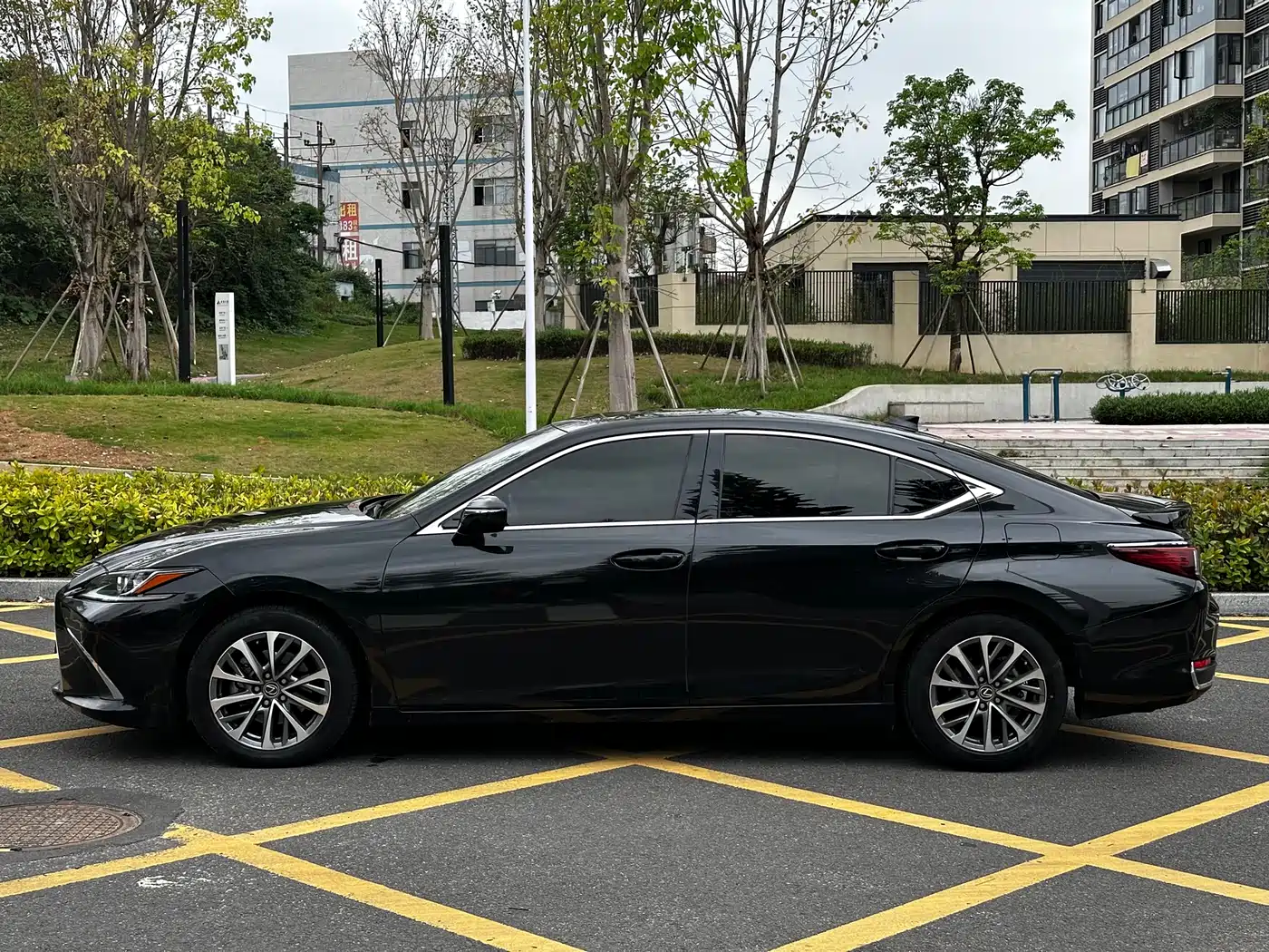 Lexus ES 2022 200 Excellence Edition фото 13