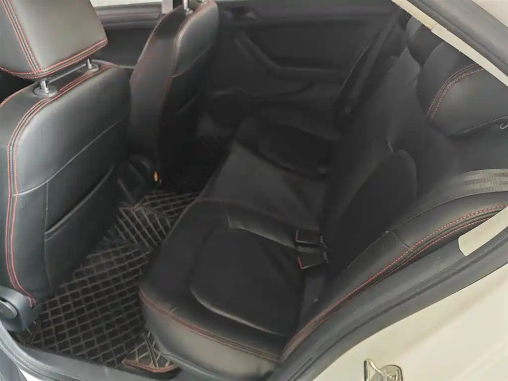 Volkswagen Jetta 2015 1.6L Auto Trend фото 17