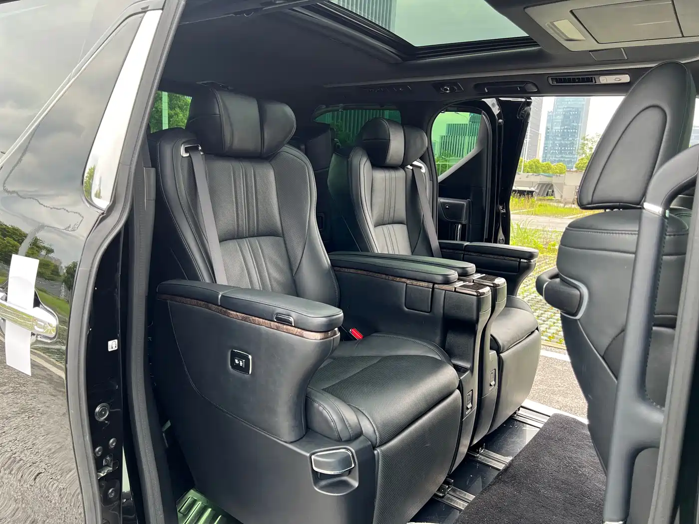 Toyota Alphard 2021 Hybrid 2.5L Premium фото 7
