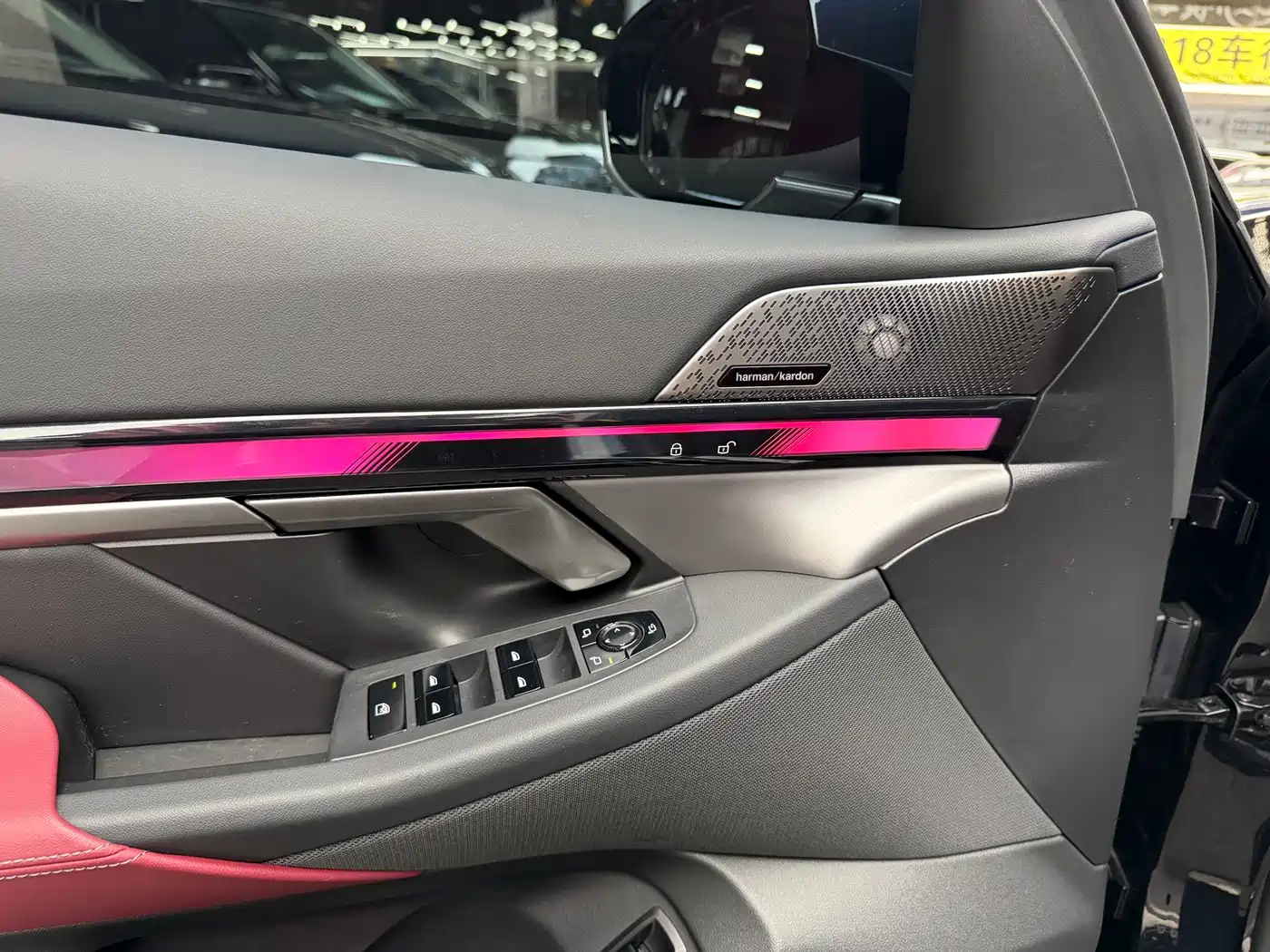 BMW 5 Series 2025 530Li Leading M Sport Package фото 10