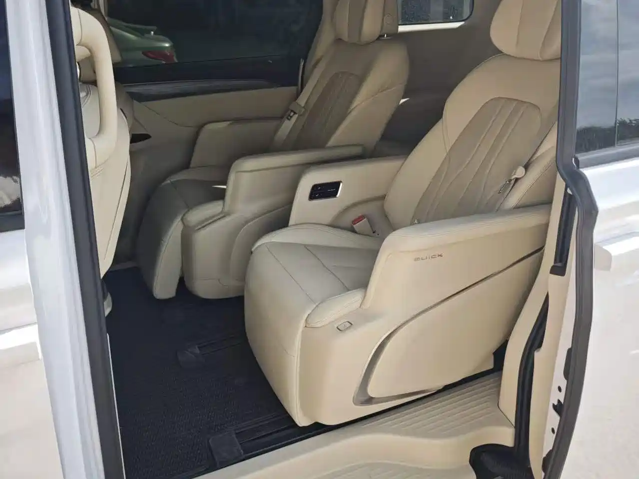 Buick GL8 New Energy 2025 Land Honor Premium Edition 7-Seater фото 5