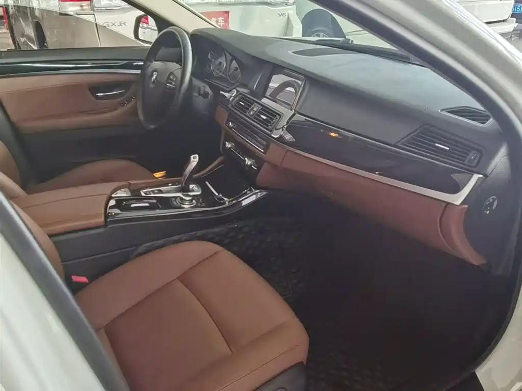 BMW 5 Series 2014 520Li Elegance фото 11