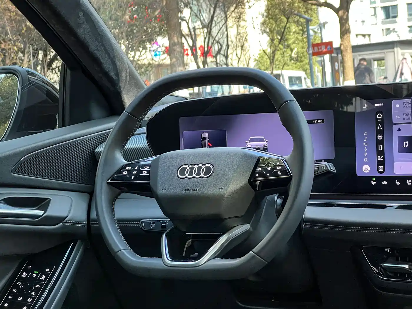AUDI Q6L E TRON