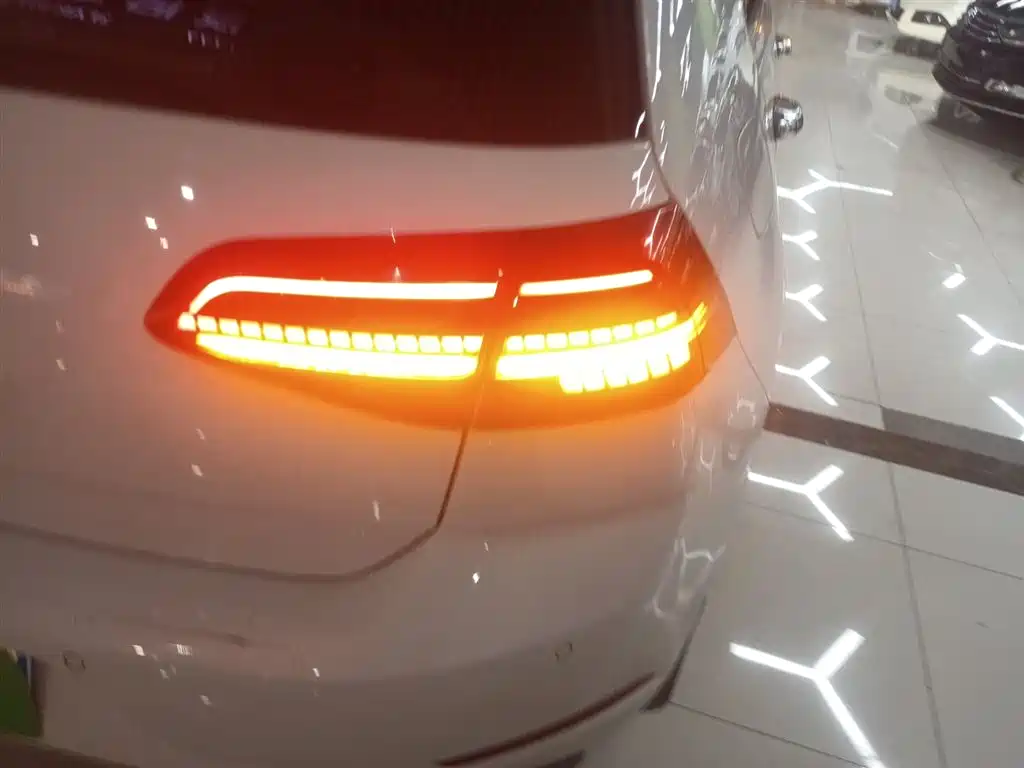 Volkswagen Golf 2018 230TSI Automatic Luxury фото 24