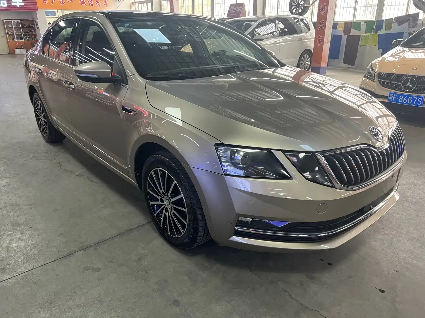 Škoda Octavia 2019 1.5L Automatic Smart Luxury Edition China V фото 3