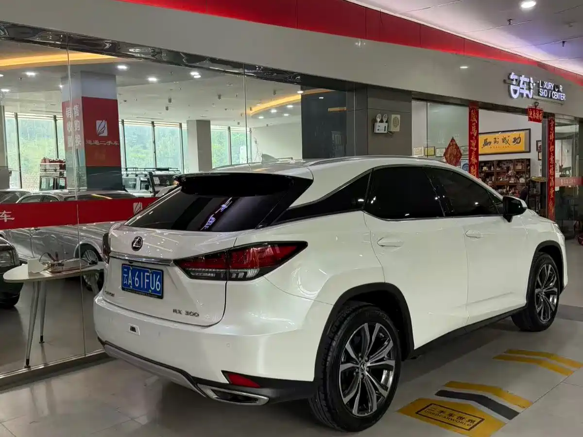 Фото 3 - Lexus RX