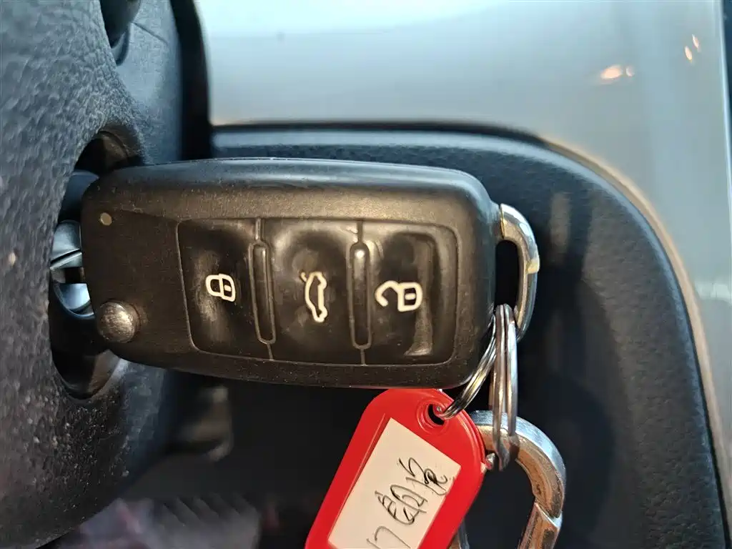 Volkswagen Lavida 2015 1.6L Automatic Trend Edition фото 17