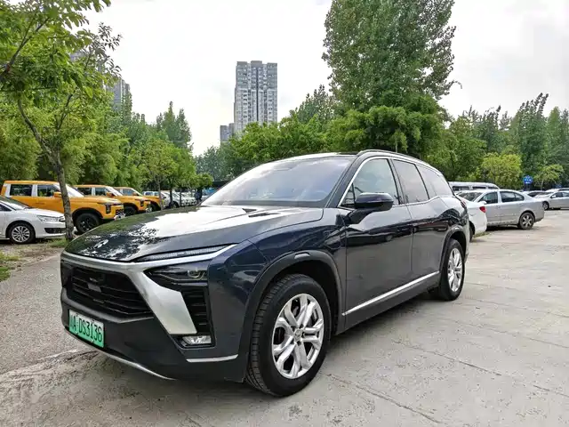 NIO ES8 580KM, 7 мест