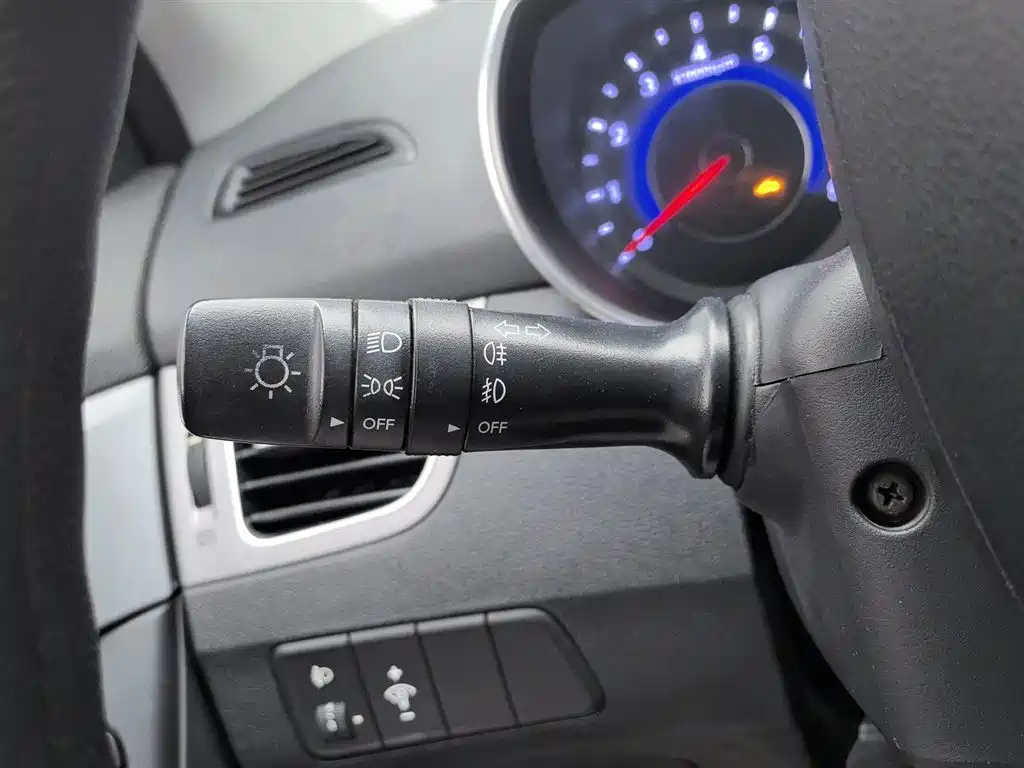 Hyundai Langdong 2016 1.6L Manual Premium Edition фото 21