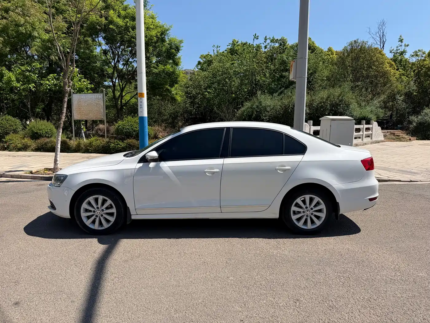 Volkswagen Sagitar 2012 1.4TSI Automatic Luxury фото 8