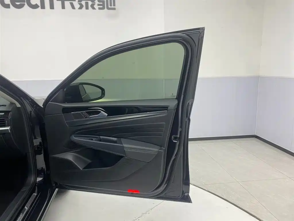 Volkswagen Passat 2022 330TSI Elite Edition фото 16