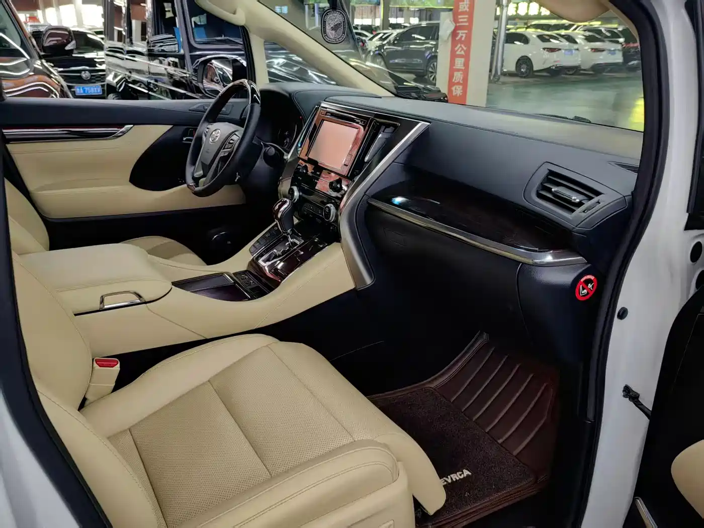 Toyota Alphard 2018 3.5L Luxury фото 4