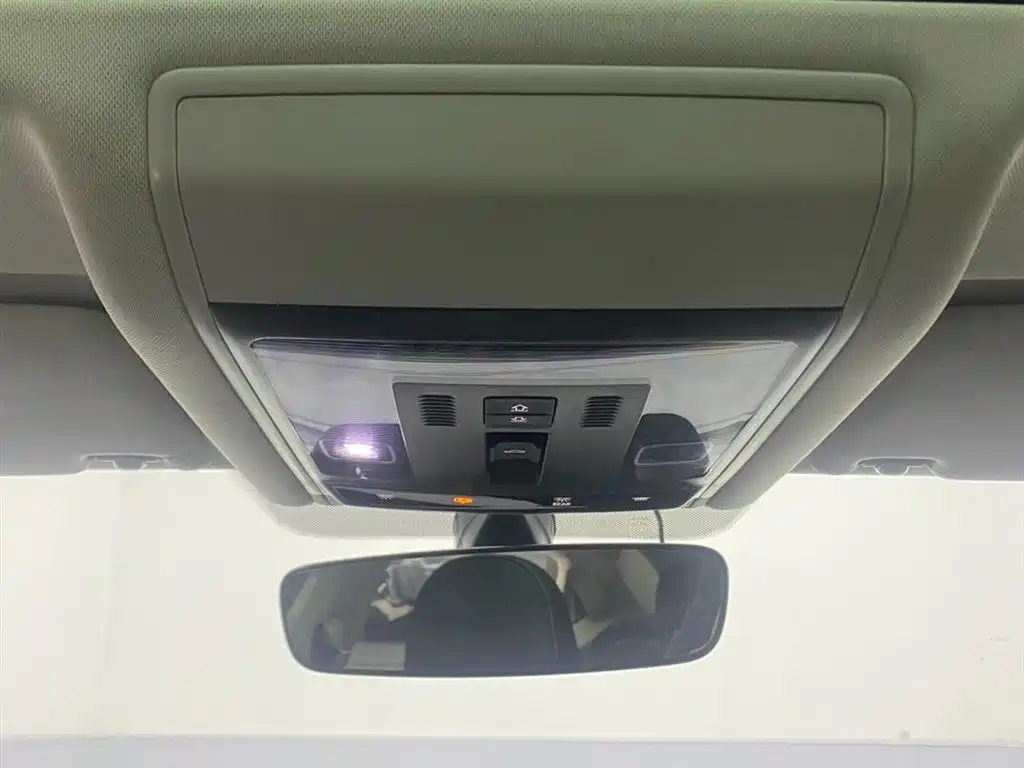Volkswagen Passat 2022 330TSI Elite Edition фото 26