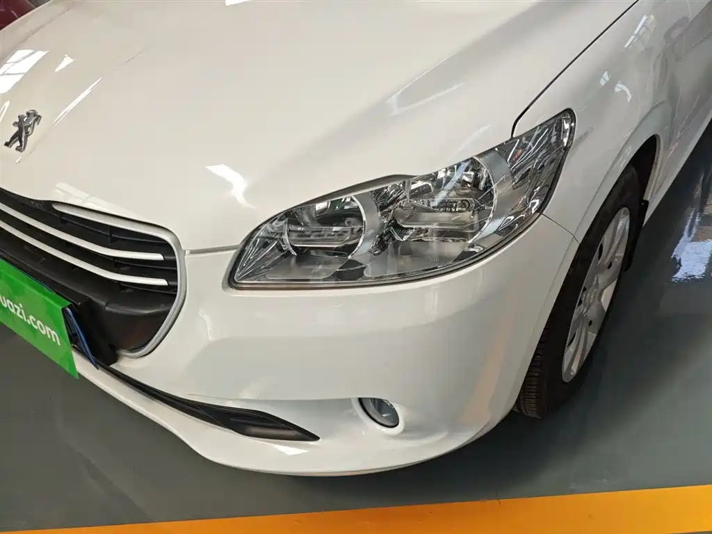 Peugeot 301 2016 1.6L Manual Comfort Edition фото 24
