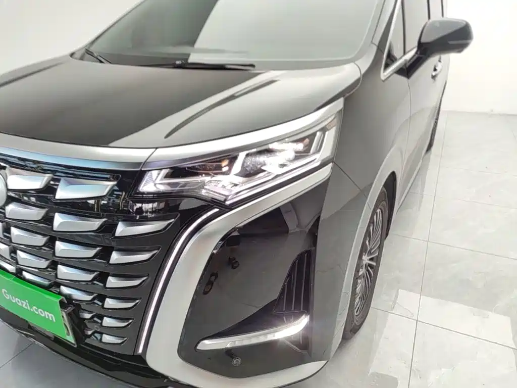 Denza D9 2023 2022 DM-i 970 AWD Flagship