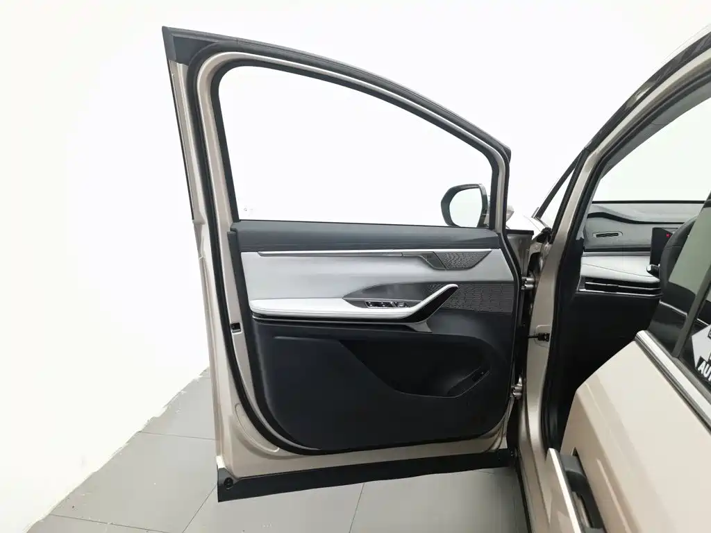 SAIC Maxus Maxus G70 2024 2024 Model 2.0T Automatic Flagship 7-Seater