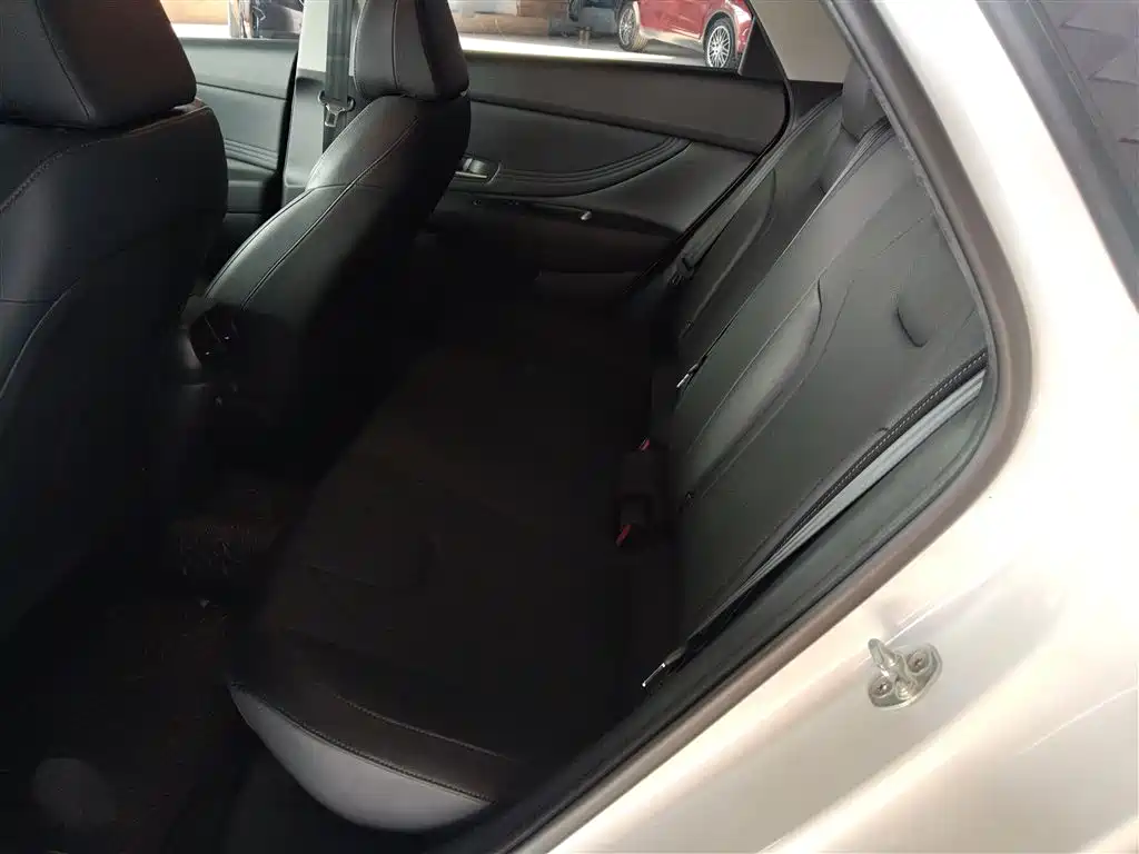 Hyundai Elantra 2023 1.5L CVT GLX Elite Edition фото 17