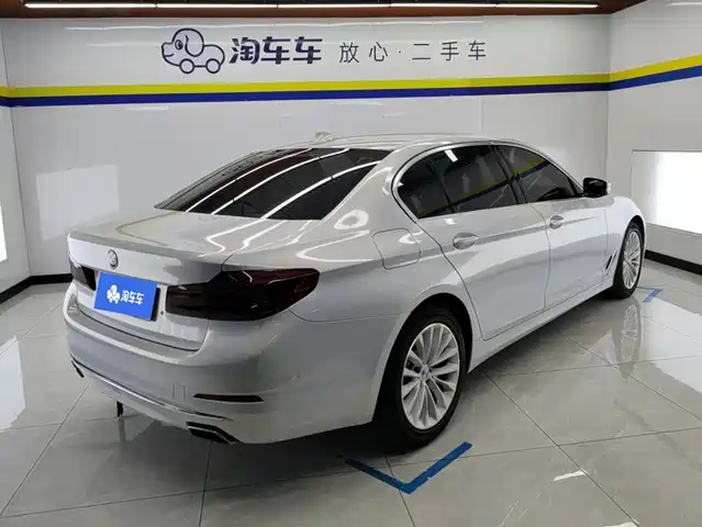 BMW 5 Series 2020 525Li Luxury Package — фото 3